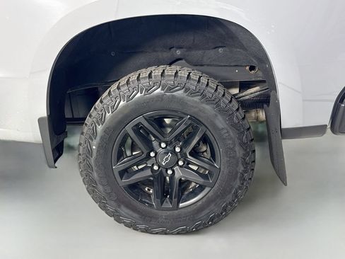 Used 2024 Chevrolet Silverado 1500 LT Trail Boss w/ LT Trail Boss Premium Package AWD/4WD image 32