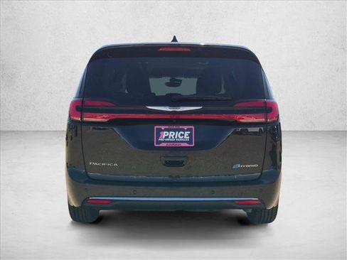 Used 2024 Chrysler Pacifica Limited FWD image 8