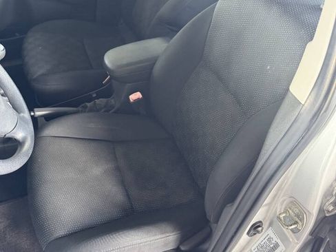 Used 2009 Pontiac Vibe w/ Preferred Package FWD image 14