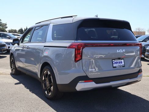 New 2026 Kia Carnival EX FWD image 5