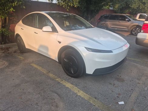 Used 2026 Tesla Model Y AWD image 16