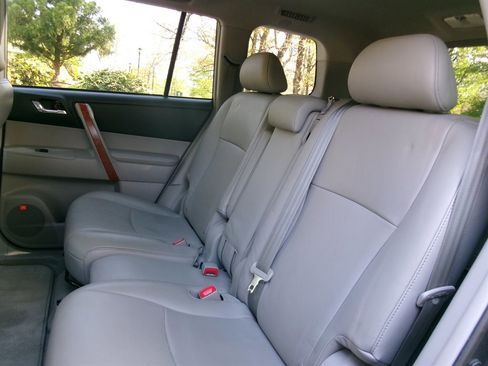 Used 2010 Toyota Highlander Limited image 48