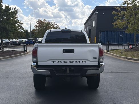 Used 2020 Toyota Tacoma TRD Off-Road AWD/4WD image 13