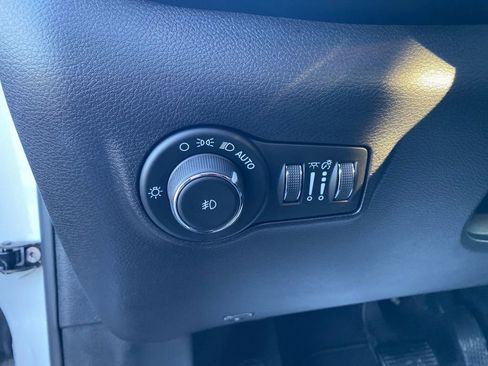 Used 2024 Jeep Compass Latitude image 15