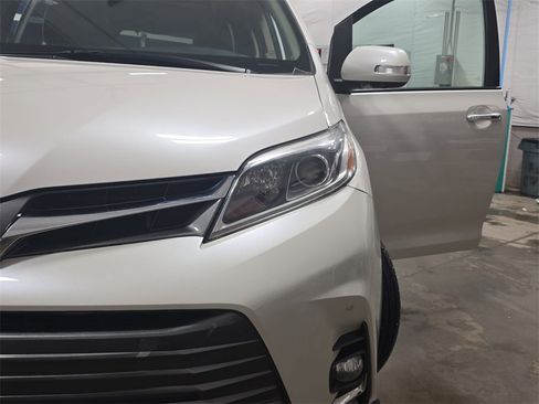 Used 2020 Toyota Sienna Limited Premium image 33