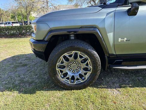 Used 2024 GMC Hummer EV 3X w/ LPO, Illumination Package image 9