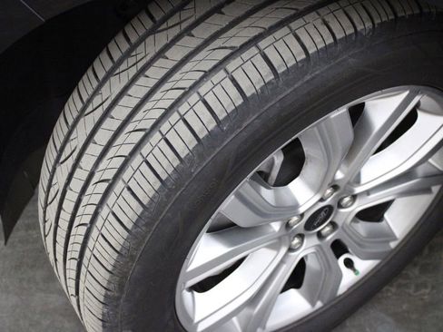 Used 2024 Ford Edge Titanium image 40