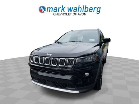 Used 2024 Jeep Compass Limited w/ Sun and Sound Group AWD/4WD image 3