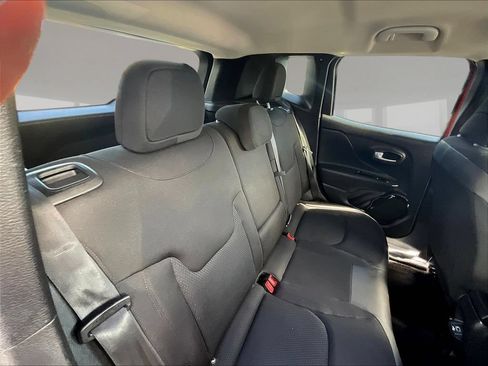 Used 2018 Jeep Renegade Altitude w/ Popular Equipment Group FWD image 23