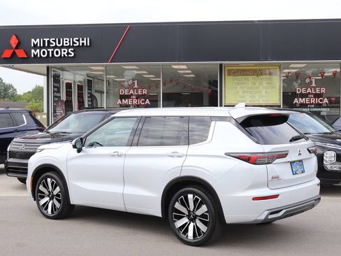 Used 2025 Mitsubishi Outlander SEL AWD/4WD image 32