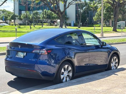 Used 2024 Tesla Model Y AWD image 5