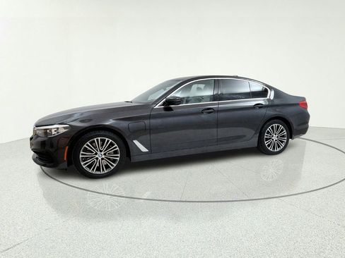Used 2020 BMW 530e xDrive w/ Convenience Package image 4
