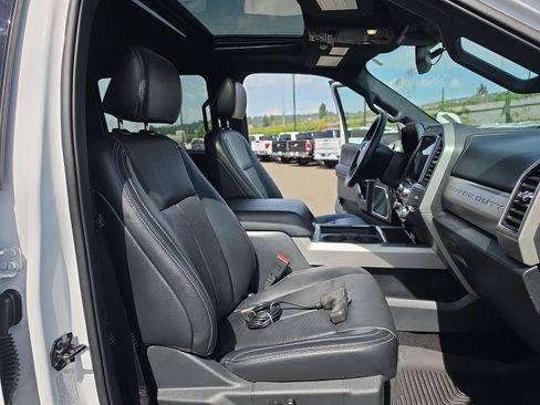 Used 2022 Ford F350 Lariat w/ Lariat Ultimate Package AWD/4WD image 21