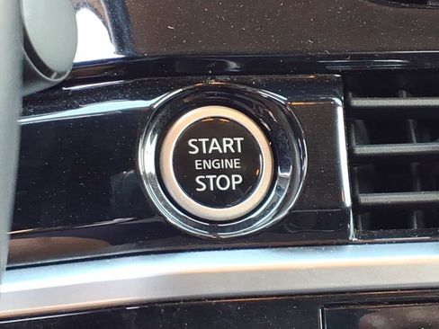 Used 2024 Nissan Pathfinder SV FWD image 11