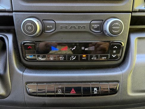 Used 2025 RAM ProMaster 2500 w/ U-Haul Equipment Group FWD image 21