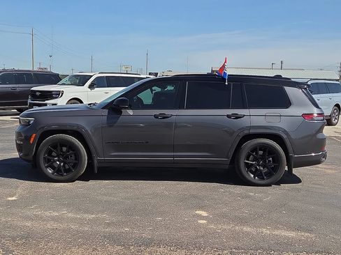 Used 2023 Jeep Grand Cherokee L Summit AWD/4WD image 2