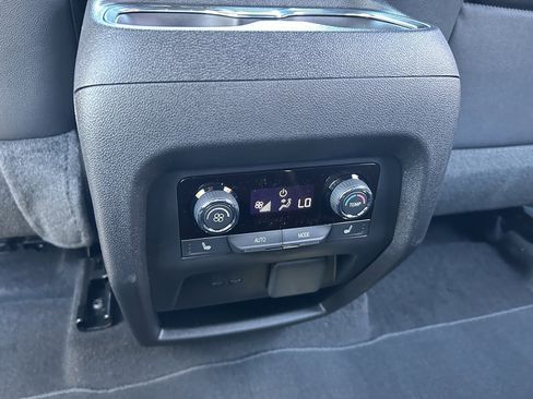 New 2026 Chevrolet Traverse RS image 38