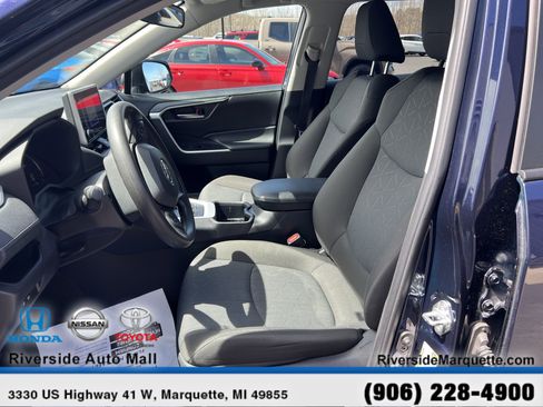 Used 2025 Toyota RAV4 XLE AWD/4WD image 15