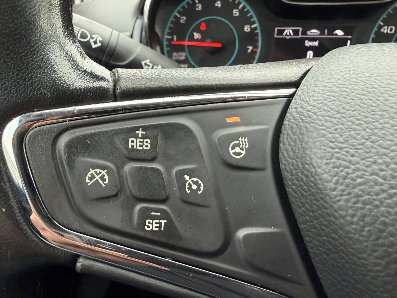 Used 2018 Chevrolet Cruze Premier FWD image 21