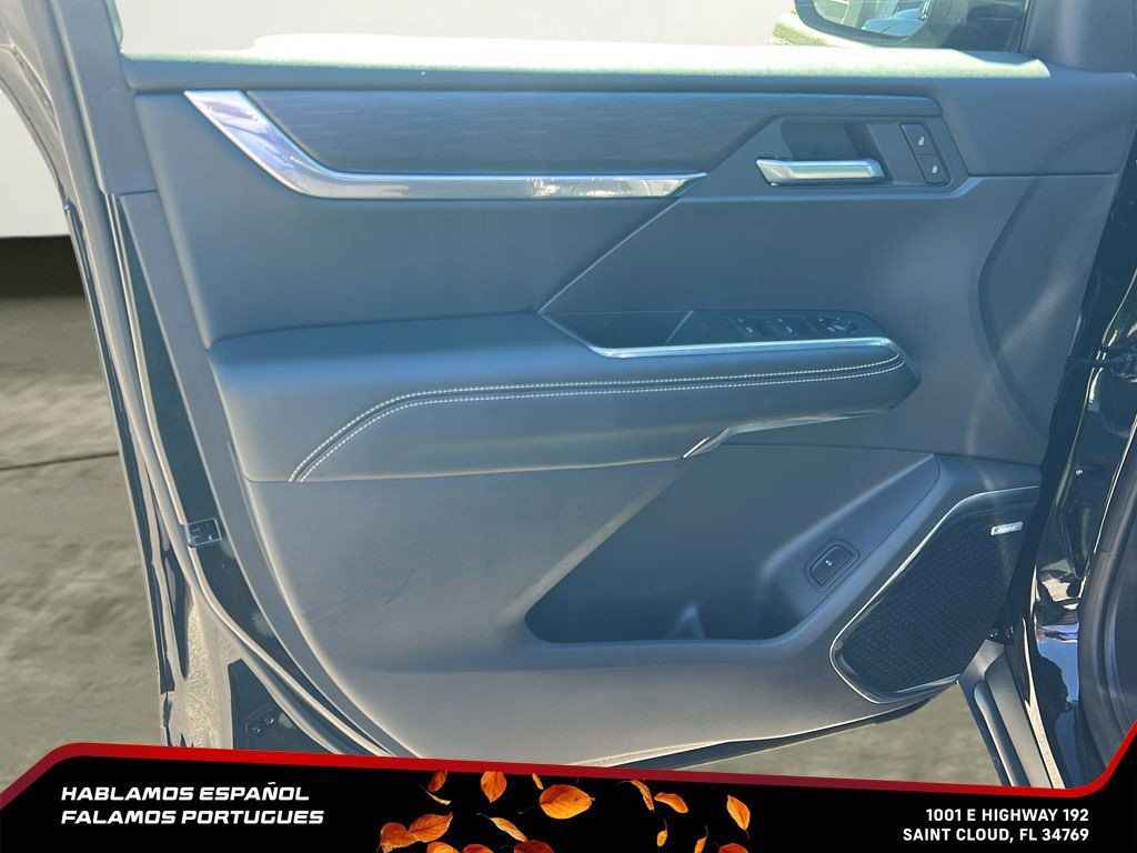 Used 2025 GMC Acadia Elevation FWD image 12