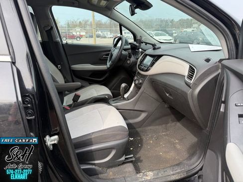 Used 2017 Chevrolet Trax LT image 10