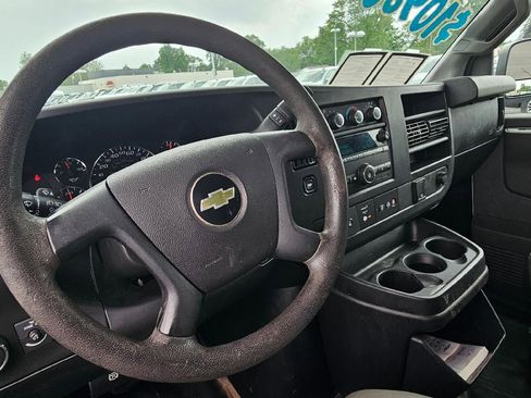 Used 2018 Chevrolet Express 2500 Extended RWD image 12