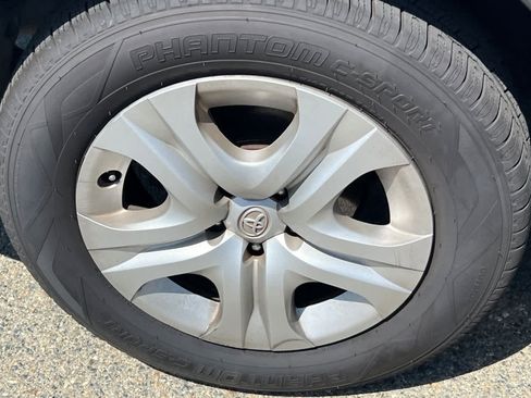 Used 2014 Toyota RAV4 LE image 17