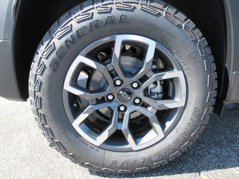 New 2026 Chevrolet Equinox ACTIV w/ Convenience Package III FWD image 8