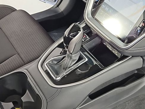 Used 2025 Subaru Outback Premium image 16