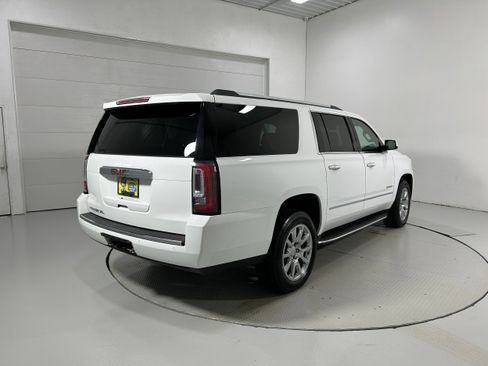 Used 2017 GMC Yukon XL Denali image 40
