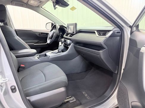 Used 2019 Toyota RAV4 LE w/ Carpet Mat Package AWD/4WD image 29