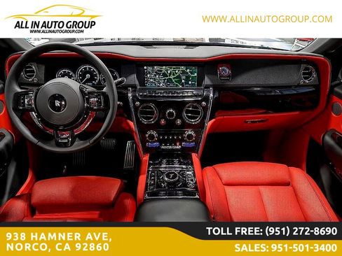 Used 2022 Rolls-Royce Cullinan w/ Dark Exterior Package image 11