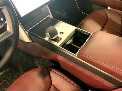 New 2026 Land Rover Range Rover Long Wheelbase Autobiography image 7