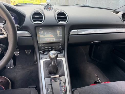 Used 2018 Porsche 718 Cayman RWD image 23