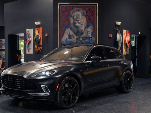 Used 2021 Aston Martin DBX AWD/4WD image 1