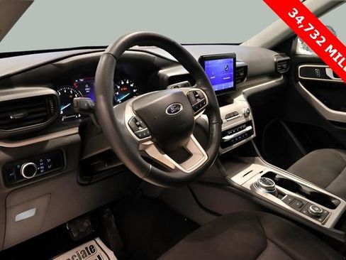 Used 2023 Ford Explorer XLT image 10