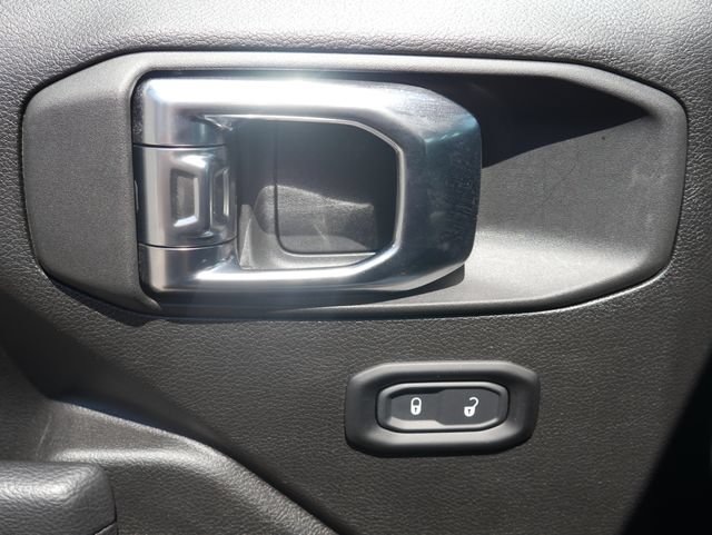 Used 2025 Jeep Wrangler Sport AWD/4WD image 12
