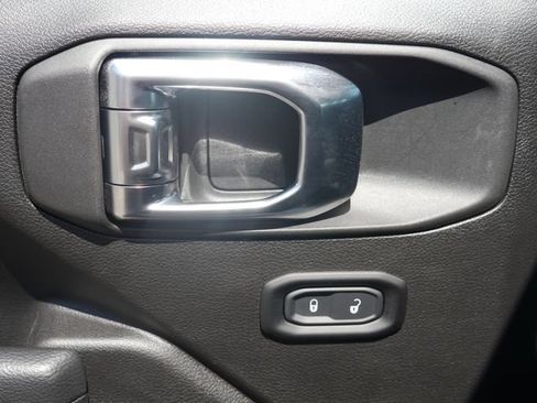 Used 2025 Jeep Wrangler Sport AWD/4WD image 12