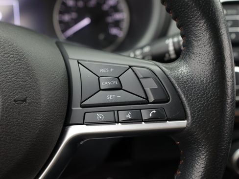 Used 2019 Nissan Kicks SR w/ SR Premium Package FWD image 22