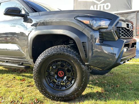 Used 2024 Toyota Tacoma TRD Off-Road image 3
