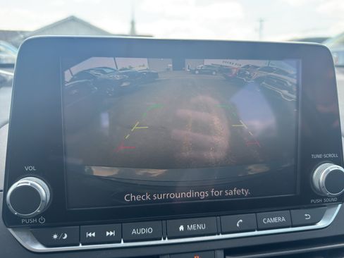 Used 2025 Nissan Altima 2.5 SV FWD image 11