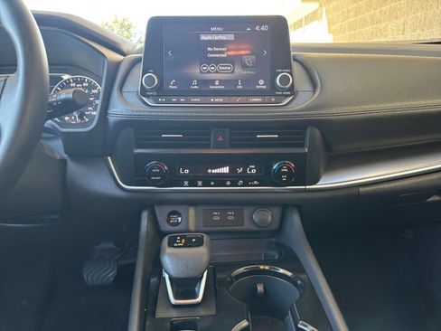 Used 2025 Nissan Rogue SV FWD image 20