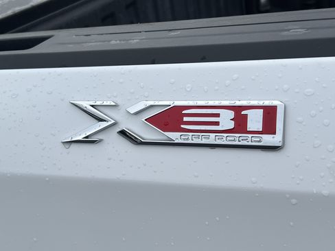 Certified 2025 GMC Sierra 1500 Pro w/ Graphite Edition image 9