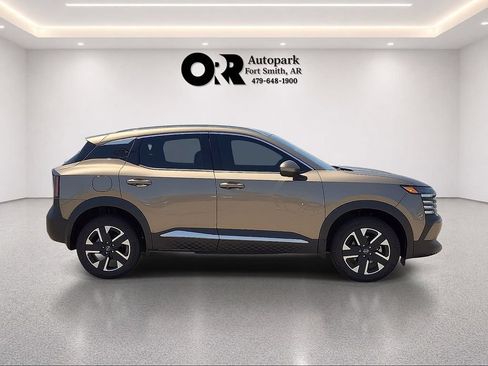 Used 2025 Nissan Kicks SR FWD image 6