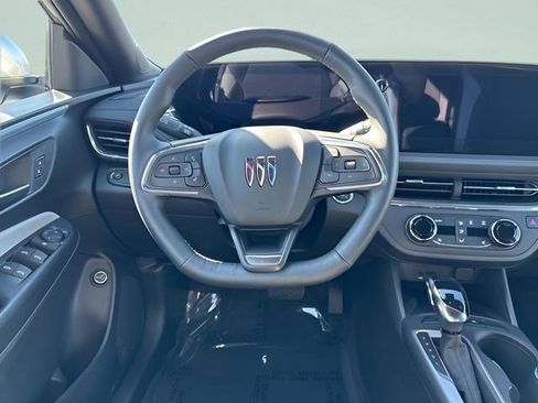 Certified 2025 Buick Envista Preferred w/ Convenience I Package FWD image 18