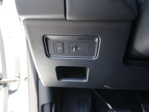 New 2026 Land Rover Discovery Limited Edition AWD/4WD image 35
