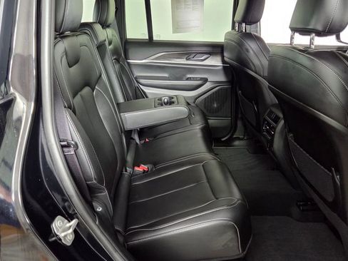 Used 2024 Jeep Grand Cherokee Limited w/ Black Appearance Package AWD/4WD image 36