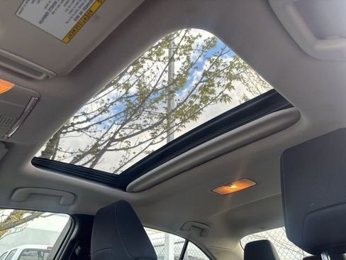 Used 2020 Toyota Corolla LE w/ LE Premium Package image 5