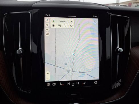 Used 2023 Volvo XC60 B5 Plus image 12