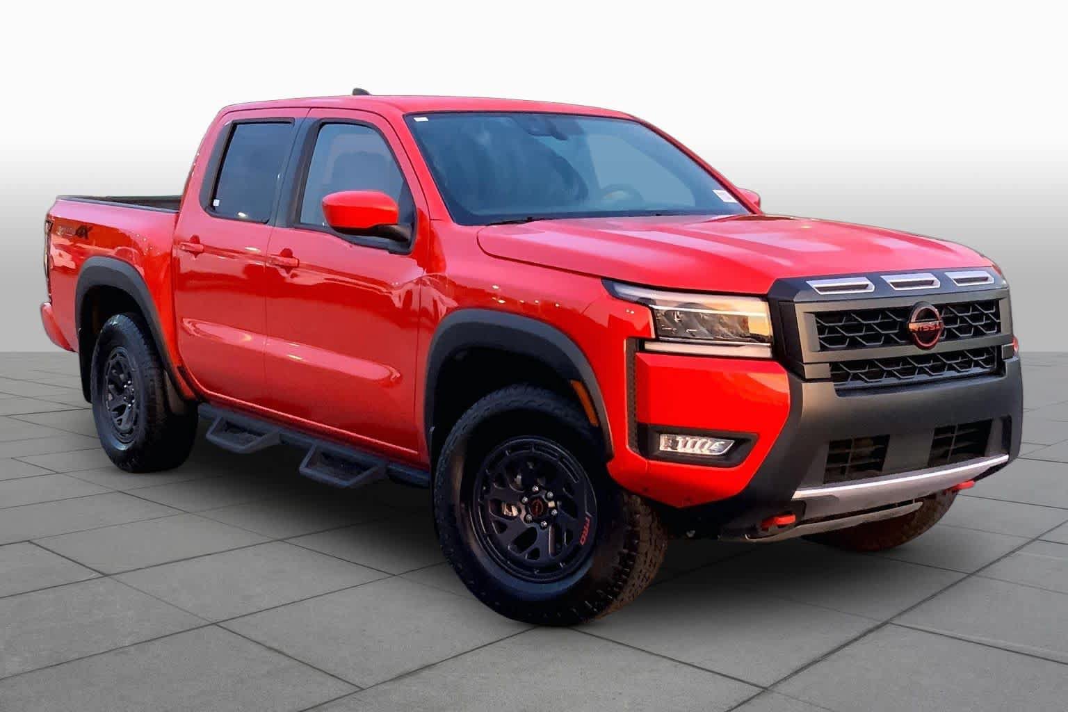 Used 2025 Nissan Frontier PRO-4X AWD/4WD image 3